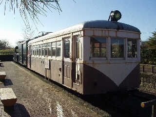 旧高畠駅に今も残る山形交通高畠線の電車と機関車。